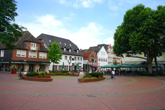 Oelde, zentraler Platz in der Fu&szlig;g&auml;ngerzone der Innenstadt, Kreis Warendorf, M&uuml;nsterland