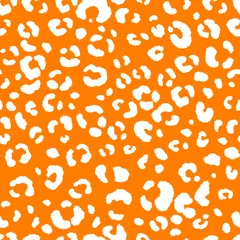Behang Abstract modern luipaard naadloos patroon. Dieren trendy achtergrond. Oranje en witte decoratieve vectorillustratie om af te drukken, kaart, briefkaart, stof, textiel. Modern ornament van gestileerde huid © Alla