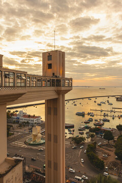 ELEVADOR LACERDA NUMA TARDE DE VER&Atilde;O EM SALVADOR, BAHIA, BRASIL