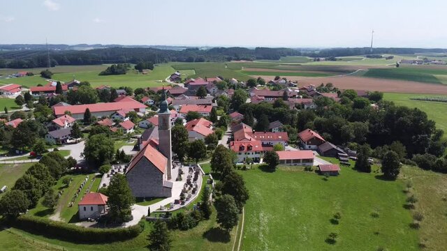 Alxing - Dorf mit Kirche
