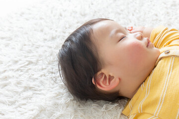 Obraz na płótnie Canvas 寝ている赤ちゃん（育児・子育て）