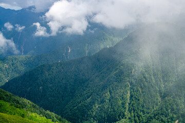 雲がかかる風景　北アルプス