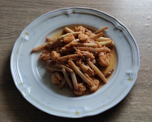 Pad Lai Bua with shrimp, sweet, crispy, delicious in a white plate