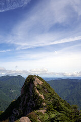 Fototapeta na wymiar 夏山の登山で撮影した四国山地の石鎚山