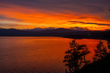 Obraz premium sunset over the dark lake