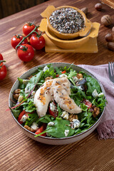 insalata mista con pollo alla griglia