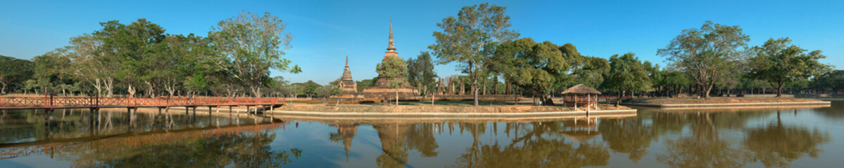 Fototapeta na wymiar Panorama of Sukhothai Historical Park on a sunny day. Thailand