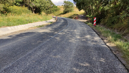 Nowa warstwa ścieralna nawierzchni z mieszanki SMA. © WalDec
