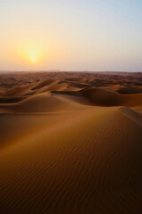 Fototapeta na wymiar Düne Wüste Hitze Sonnenuntergang Abu Dhabi Sonneruntergang