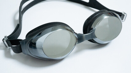 プールや海水浴で使う水中メガネ