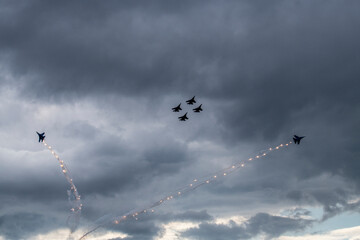 demonstration flights of modern combat aircraft with the shooting of signal traps at the Max-21 aerospace salon in Zhukovsky 