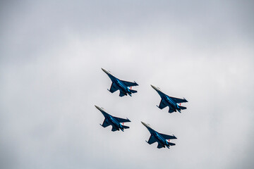 demonstration flights of modern combat aircraft with the shooting of signal traps at the Max-21 aerospace salon in Zhukovsky 