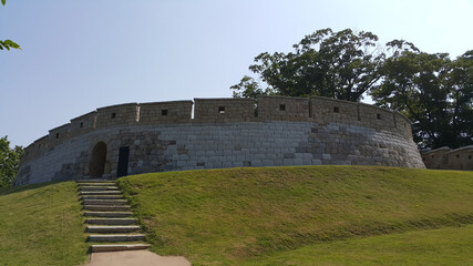 Fototapeta na wymiar 한국 고대 군사 방어용 성벽