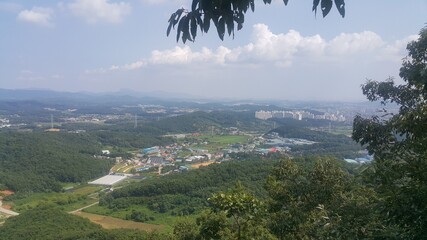 한국 산위에서 바라본 마을 풍경