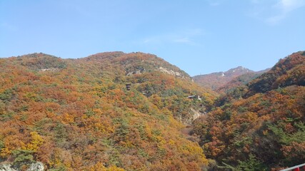 한국의 감악산 가을 단풍든 모습
