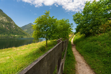 Wanderweg am Hallstätter See