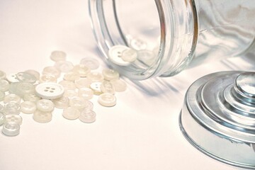 こぼれるボタン