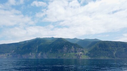 Obraz premium 知床半島 知床クルーズ 知床岬 世界遺産 知床国立公園 北海道