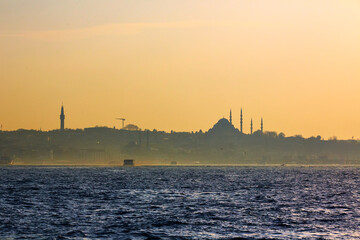 Naklejka premium Istanbul beautiful silhouette on the bosphorus