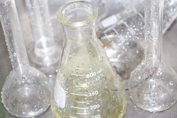 Clean the chemical glass