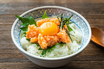 サーモンたたき丼