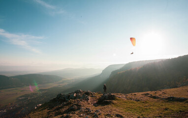 Paragleiter auf der Hohen Wand in Österreich 