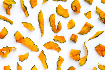 Naklejka premium Green pumpkin slice chips on white background.