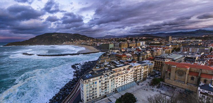 panoramica del barrio de gros desde urgul