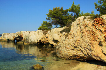 Fototapeta na wymiar wild stone beach in Cephalonia, Greece
