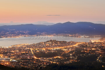 Obraz premium Panoramic of a sunset over the city of Vigo.
