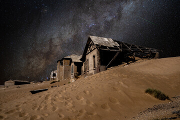 abandoned house in the desert milky way kolmanskop 