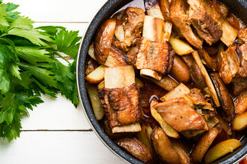 Beef ribs stewed with potatoes.