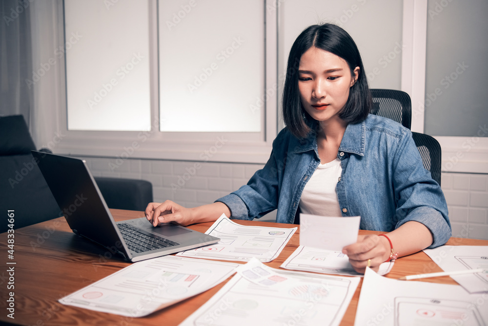Aufkleber professional asian woman designer designing ui ux graphical user interface webs design planning conc