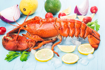 Seafood feast，Lemon and fresh Boston lobster on the ice