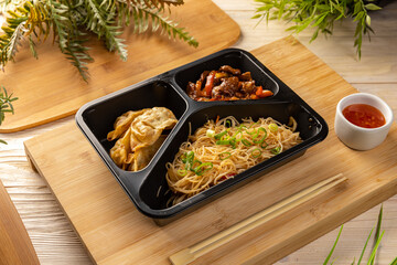 Noodles with beef stew