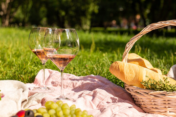 Fototapeta premium Wine glasses on a summer picnic