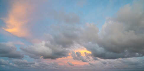 Naklejka na ściany i meble Early morning Florida sky