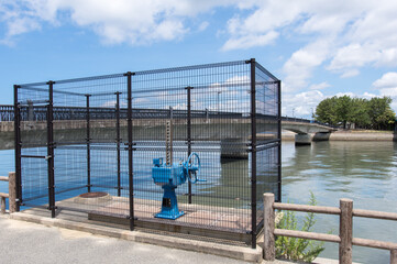 水害防止のために水位を調整する水門