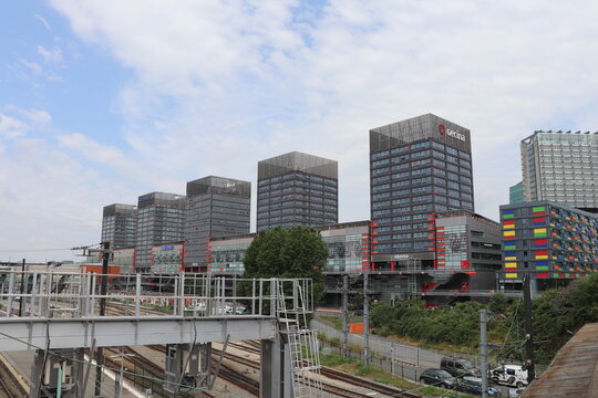 Immeubles de bureaux moderne dans le quartier d'affaires Euralille, ville de Lille, departement du Nord, France