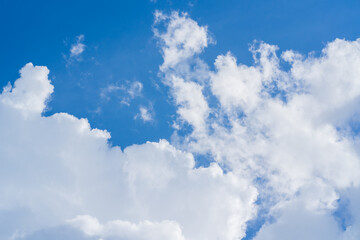 Fototapeta na wymiar Bright blue clouds on a clear day