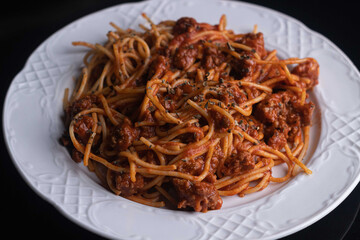 Spaghetti con tomate, gastronomia, plato comida 