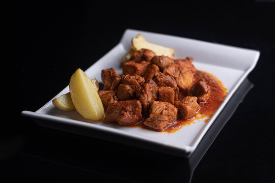 Carne con tomate, gastronomia 