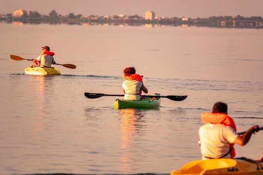 Kayak e canoe al tramonto 