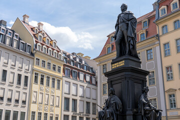 Obraz premium The statue of Friedrich August II near the Dresden Frauenkirche (German: Dresdner Frauenkirche).
