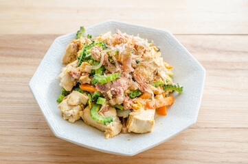 コンビーフハッシュのゴーヤーチャンプルー