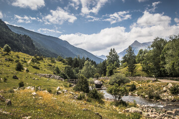 Fototapeta na wymiar Bergwelt der spanischen Pyrenäen 