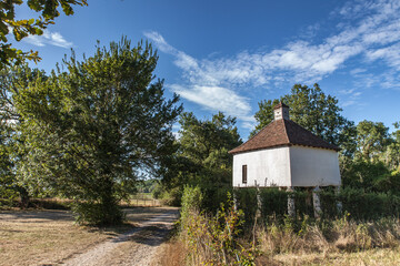 Fototapeta na wymiar Ribagnac (Dordogne, France) - Pigeonnier à proximité du château de Bridoire