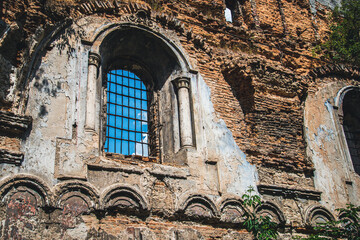 Obraz premium Sokal, Ukraine - july, 2021: the ruins of Great Synagogue in Sokal. 