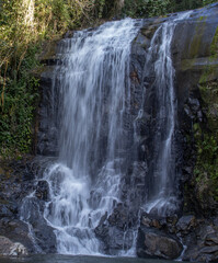 Cachoeira na mata atlântica