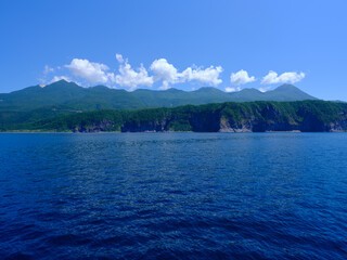 海から見た知床連山